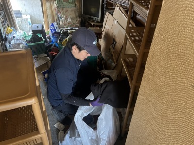 遺品整理の作業風景
