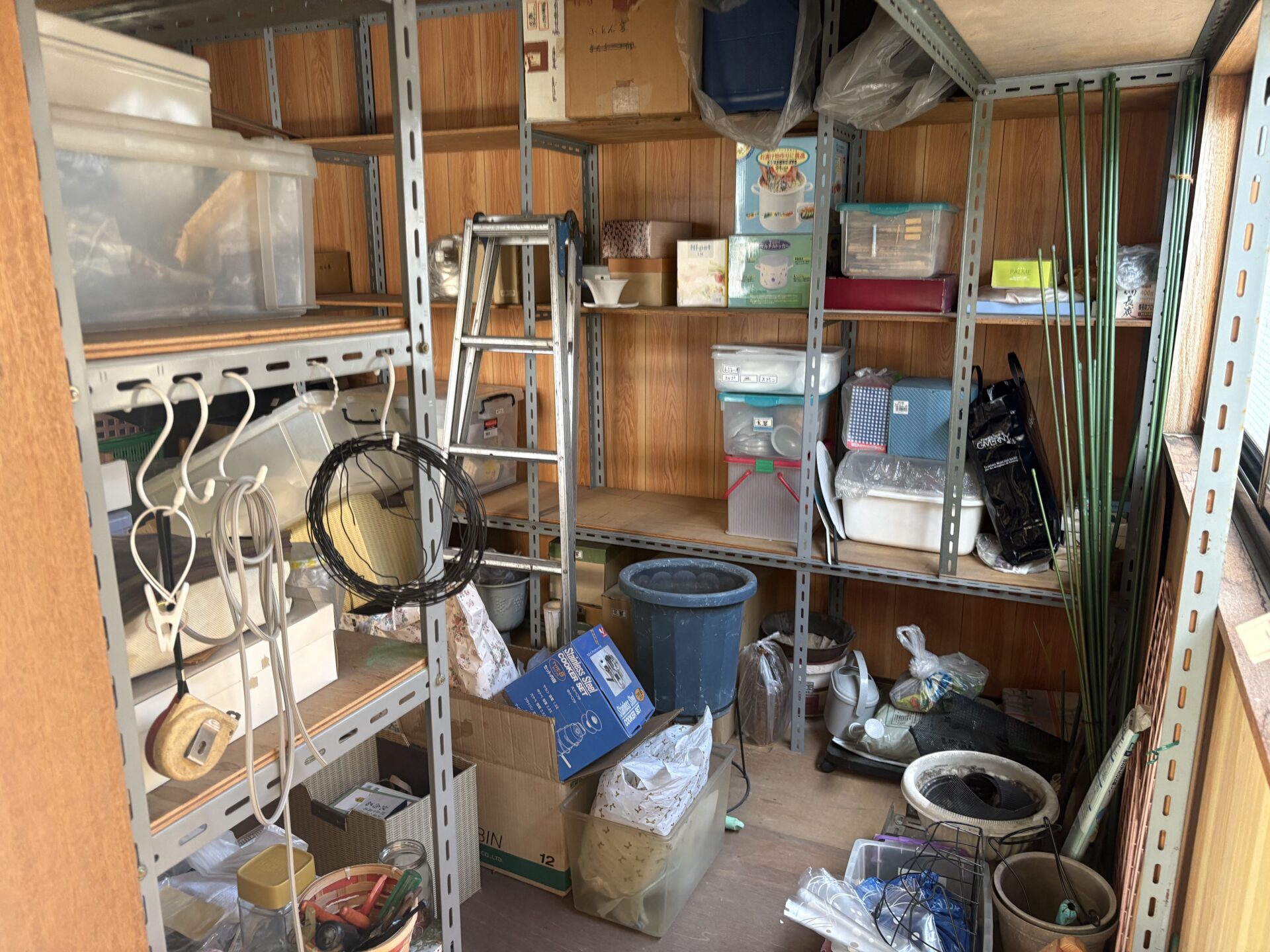 【大阪府東大阪市・遺品整理事例】数年間空き家だった5DK戸建てを2日間で整理｜工具・重量物にも対応